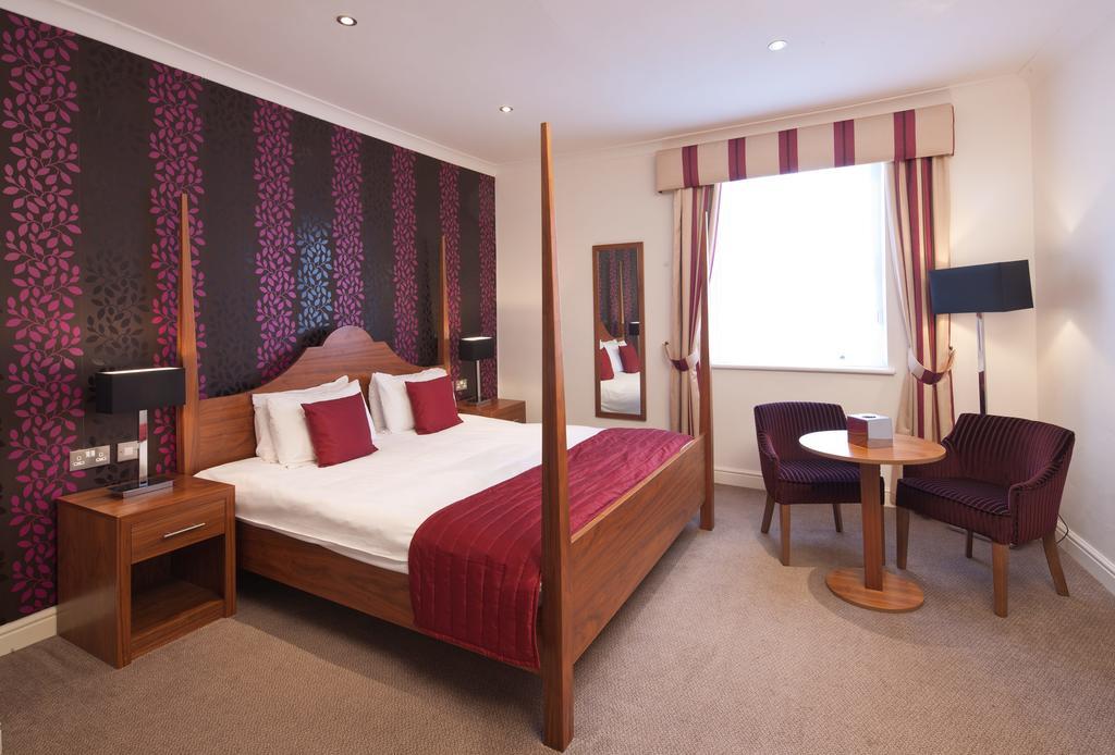 The Boleyn Hotel Staines-upon-Thames Eksteriør billede
