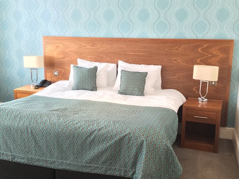 The Boleyn Hotel Staines-upon-Thames Eksteriør billede