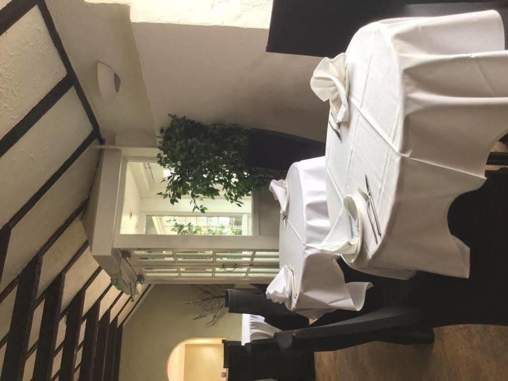The Boleyn Hotel Staines-upon-Thames Eksteriør billede