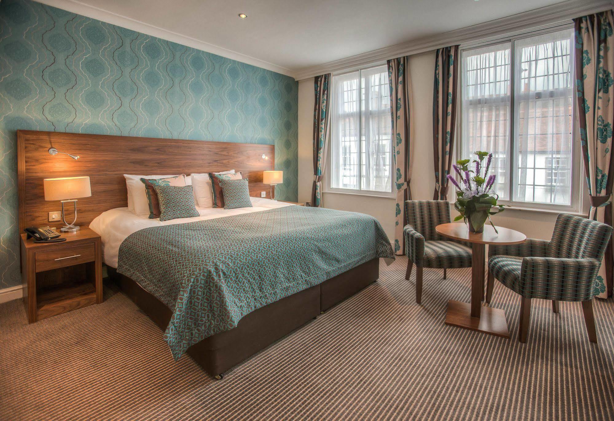 The Boleyn Hotel Staines-upon-Thames Eksteriør billede
