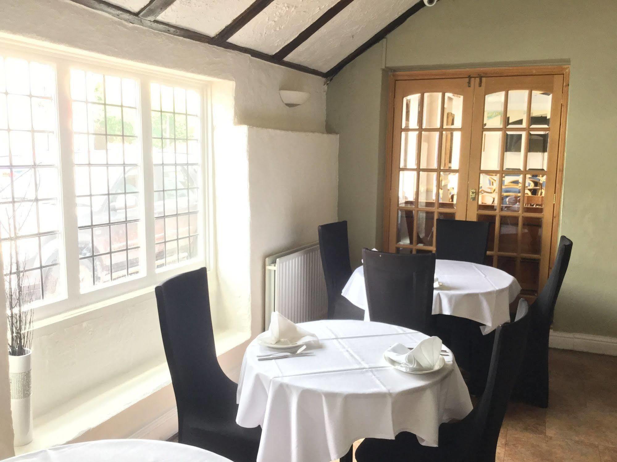 The Boleyn Hotel Staines-upon-Thames Eksteriør billede