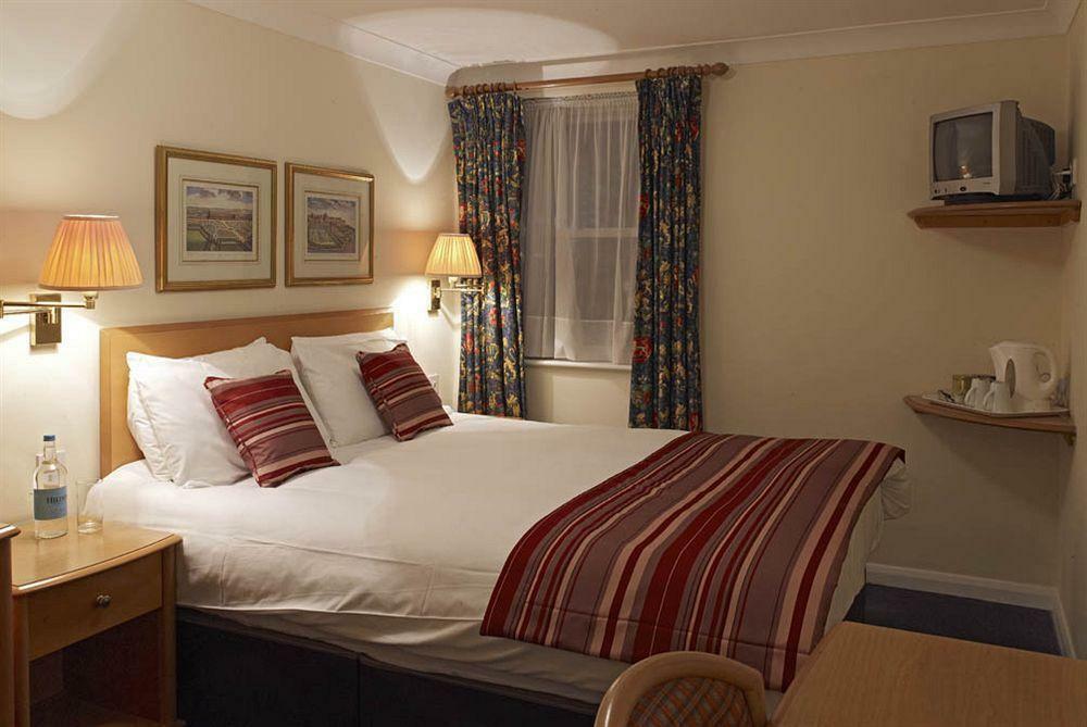 The Boleyn Hotel Staines-upon-Thames Eksteriør billede