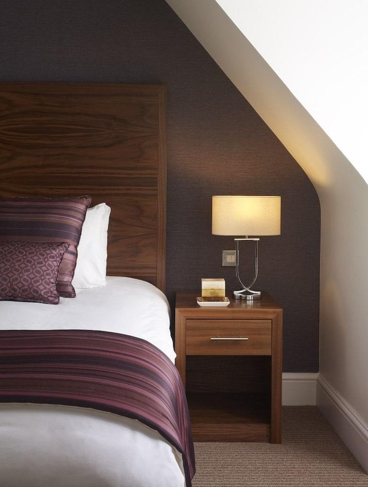 The Boleyn Hotel Staines-upon-Thames Eksteriør billede
